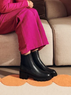 Black Heeled Chelsea Boot with Stretch Back