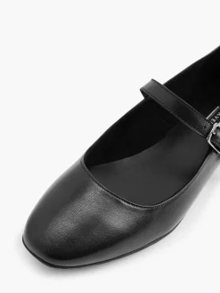 Black Leather Ballarina