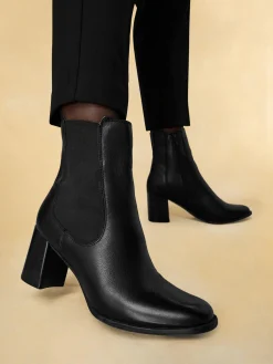 Black Leather Heeled Chelsea Boot